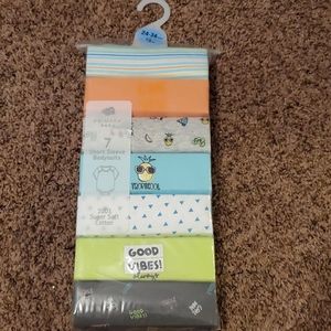 🌺 3/$15 Short sleeve bodysuits